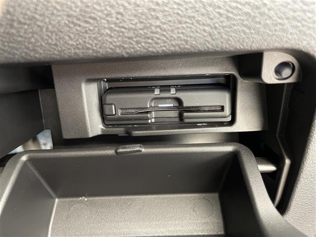 セレナ ハイウェイスターＶ　プロパイロット　純正１０型ナビ　フリップダウンモニター　全方位カメラ　両側パワースライドドア　クルーズコントロール　バックカメラ　ハンズフリースライドドア　コーナーセンサー　インテリジェントミラー（13枚目）