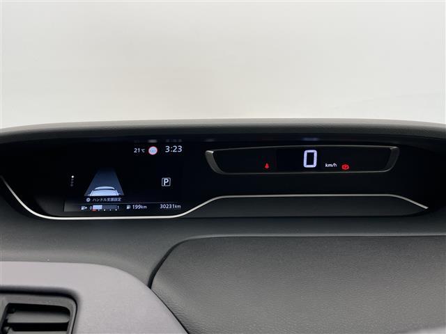 セレナ ハイウェイスターＶ　プロパイロット　純正１０型ナビ　フリップダウンモニター　全方位カメラ　両側パワースライドドア　クルーズコントロール　バックカメラ　ハンズフリースライドドア　コーナーセンサー　インテリジェントミラー（24枚目）