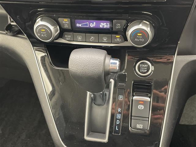 セレナ ハイウェイスターＶ　プロパイロット　純正１０型ナビ　フリップダウンモニター　全方位カメラ　両側パワースライドドア　クルーズコントロール　バックカメラ　ハンズフリースライドドア　コーナーセンサー　インテリジェントミラー（25枚目）