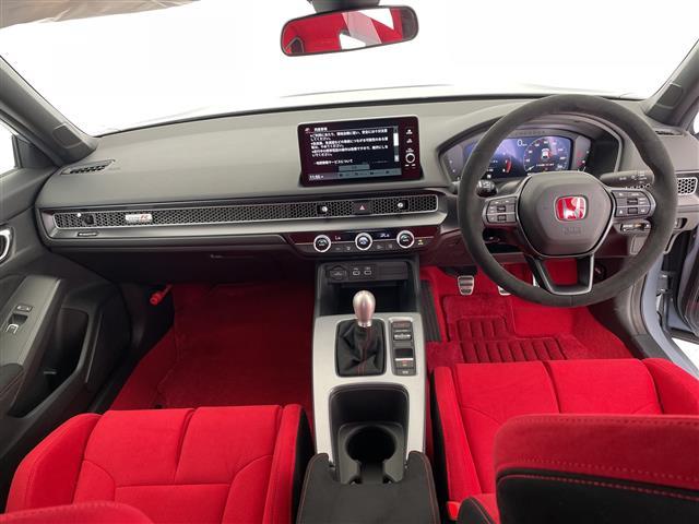 シビック タイプＲ　登録済未使用車　ホンダセンシング　純正８型ディズプレイオーディオナビ　バックカメラ　レーダークルーズコントロール　フルセグ　Ｂｌｕｅｔｏｏｔｈ　コーナーセンサー　純正アルミホイール　ＥＴＣ２．０（2枚目）