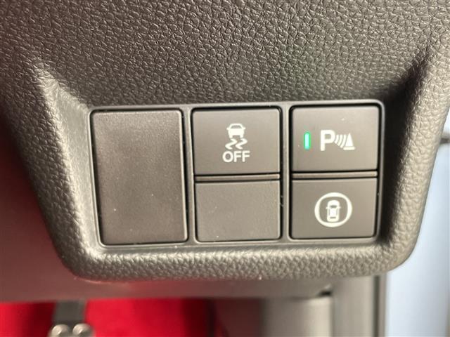 シビック タイプＲ　登録済未使用車　ホンダセンシング　純正８型ディズプレイオーディオナビ　バックカメラ　レーダークルーズコントロール　フルセグ　Ｂｌｕｅｔｏｏｔｈ　コーナーセンサー　純正アルミホイール　ＥＴＣ２．０（6枚目）