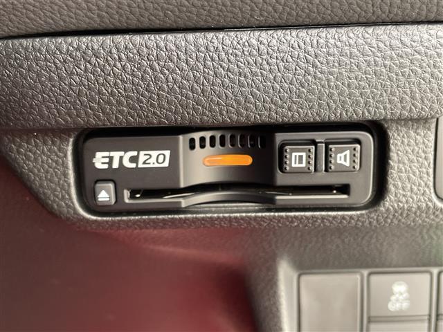 シビック タイプＲ　登録済未使用車　ホンダセンシング　純正８型ディズプレイオーディオナビ　バックカメラ　レーダークルーズコントロール　フルセグ　Ｂｌｕｅｔｏｏｔｈ　コーナーセンサー　純正アルミホイール　ＥＴＣ２．０（10枚目）