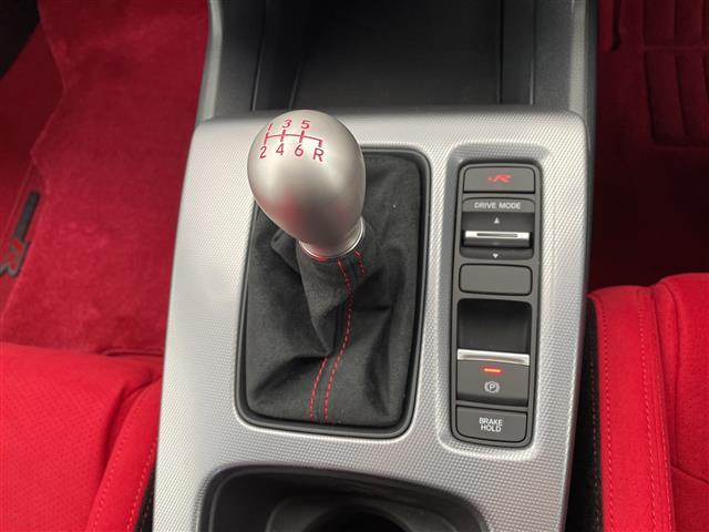 シビック タイプＲ　登録済未使用車　ホンダセンシング　純正８型ディズプレイオーディオナビ　バックカメラ　レーダークルーズコントロール　フルセグ　Ｂｌｕｅｔｏｏｔｈ　コーナーセンサー　純正アルミホイール　ＥＴＣ２．０（12枚目）