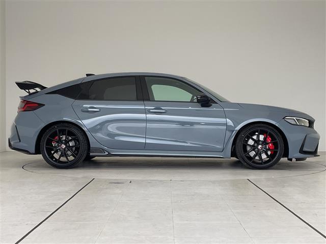 シビック タイプＲ　登録済未使用車　ホンダセンシング　純正８型ディズプレイオーディオナビ　バックカメラ　レーダークルーズコントロール　フルセグ　Ｂｌｕｅｔｏｏｔｈ　コーナーセンサー　純正アルミホイール　ＥＴＣ２．０（19枚目）