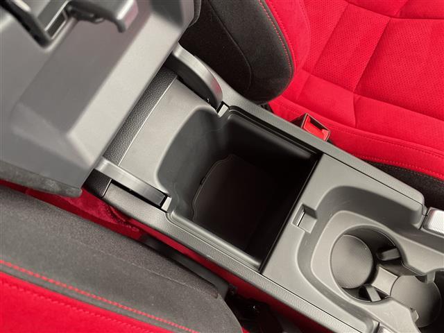 シビック タイプＲ　登録済未使用車　ホンダセンシング　純正８型ディズプレイオーディオナビ　バックカメラ　レーダークルーズコントロール　フルセグ　Ｂｌｕｅｔｏｏｔｈ　コーナーセンサー　純正アルミホイール　ＥＴＣ２．０（27枚目）