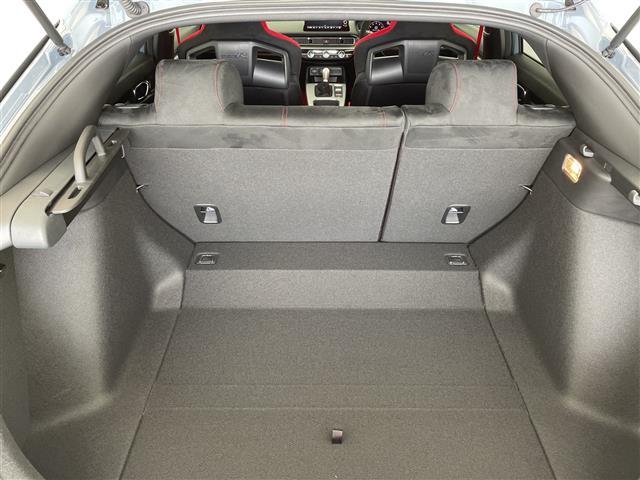 シビック タイプＲ　登録済未使用車　ホンダセンシング　純正８型ディズプレイオーディオナビ　バックカメラ　レーダークルーズコントロール　フルセグ　Ｂｌｕｅｔｏｏｔｈ　コーナーセンサー　純正アルミホイール　ＥＴＣ２．０（30枚目）