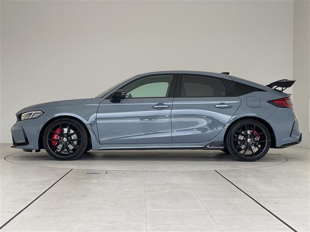 シビック タイプＲ　登録済未使用車　ホンダセンシング　純正８型ディズプレイオーディオナビ　バックカメラ　レーダークルーズコントロール　フルセグ　Ｂｌｕｅｔｏｏｔｈ　コーナーセンサー　純正アルミホイール　ＥＴＣ２．０（34枚目）