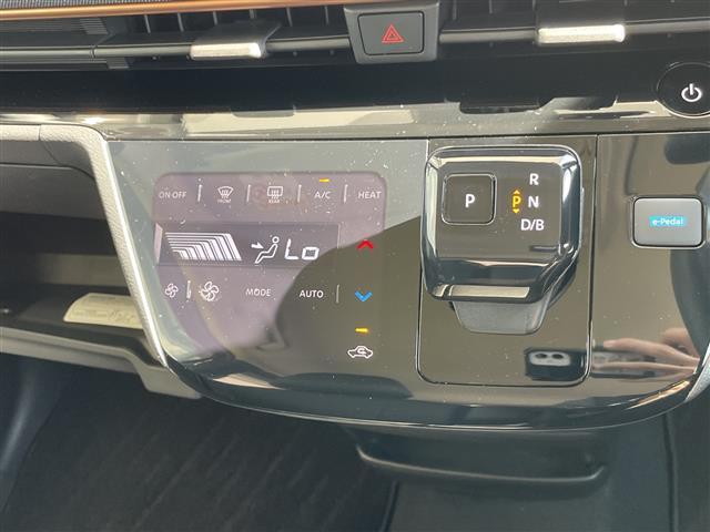 サクラ Ｘ　純正９型ナビ　全方位カメラ　バックカメラ　コーナーセンサー　純正アルミホイール　ＬＥＤヘッドライト　ドライブレコーダー　ＥＴＣ　衝突軽減システム　フルセグ　ＣＤ　ＤＶＤ　Ｂｌｕｅｔｏｏｔｈ（13枚目）