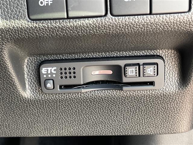 フリード+ハイブリッド ハイブリッド・クロスターホンダセンシング 純正9型ナビ フリップダウンモニター 両側パワースライドドア レーダークルーズコントロール シートヒーター バックカメラ コーナーセンサー LEDヘッドライト オートライト ドライブレコーダー(12枚目)