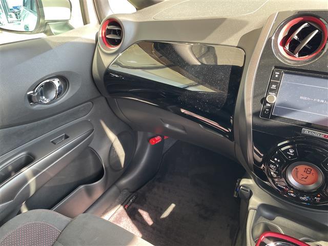 ノート ｅ－パワーニスモ　純正ナビ　全方位カメラ　バックカメラ　レーダークルーズコントロール　コーナーセンサー　インテリジェントミラー　ドライブレコーダー　ＥＴＣ２．０　衝突軽減システム　フルセグ　スマートキー（12枚目）