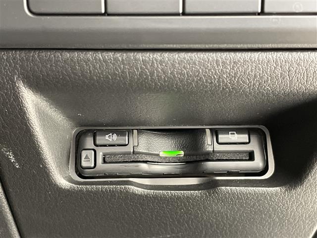 ＭＡＺＤＡ３ファストバック ＸＤバーガンディ　セレクション　プレミアムサウンドＢＯＳＥ　純正１０．２５型ナビ　全方位カメラ　レーダークルーズコントロール　シートヒーター　バックカメラ　パワーシート　コーナーセンサー　純正アルミホイール　ブラインドスポットモニタ（13枚目）