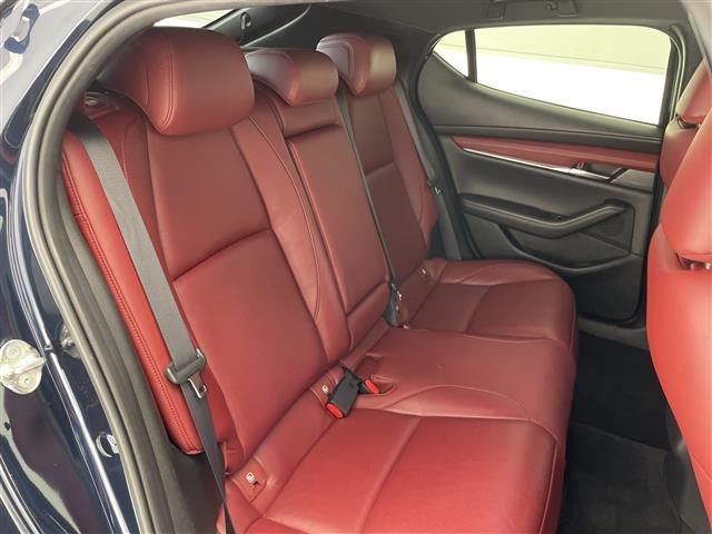 ＭＡＺＤＡ３ファストバック ＸＤバーガンディ　セレクション　プレミアムサウンドＢＯＳＥ　純正１０．２５型ナビ　全方位カメラ　レーダークルーズコントロール　シートヒーター　バックカメラ　パワーシート　コーナーセンサー　純正アルミホイール　ブラインドスポットモニタ（15枚目）