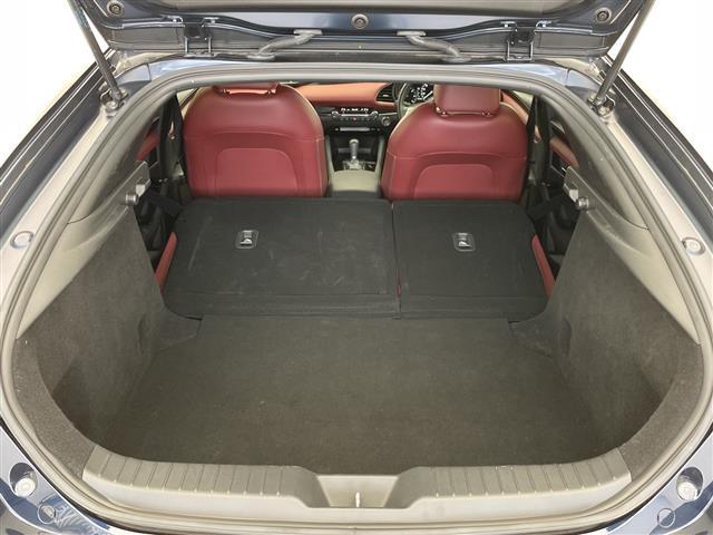 ＭＡＺＤＡ３ファストバック ＸＤバーガンディ　セレクション　プレミアムサウンドＢＯＳＥ　純正１０．２５型ナビ　全方位カメラ　レーダークルーズコントロール　シートヒーター　バックカメラ　パワーシート　コーナーセンサー　純正アルミホイール　ブラインドスポットモニタ（16枚目）