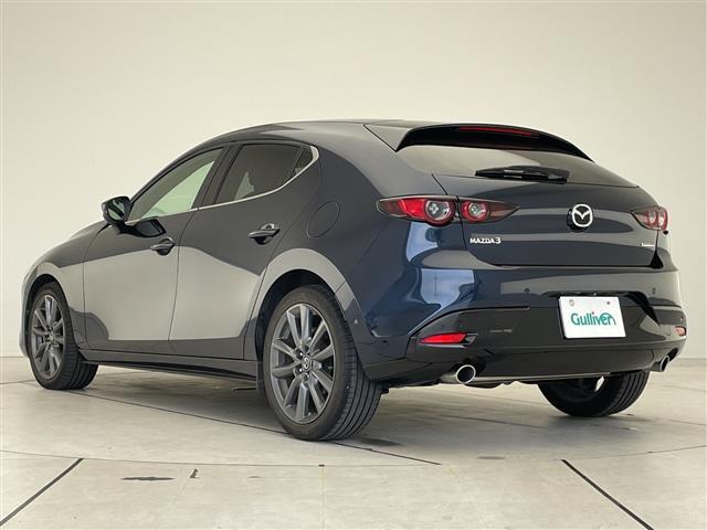 ＭＡＺＤＡ３ファストバック ＸＤバーガンディ　セレクション　プレミアムサウンドＢＯＳＥ　純正１０．２５型ナビ　全方位カメラ　レーダークルーズコントロール　シートヒーター　バックカメラ　パワーシート　コーナーセンサー　純正アルミホイール　ブラインドスポットモニタ（20枚目）