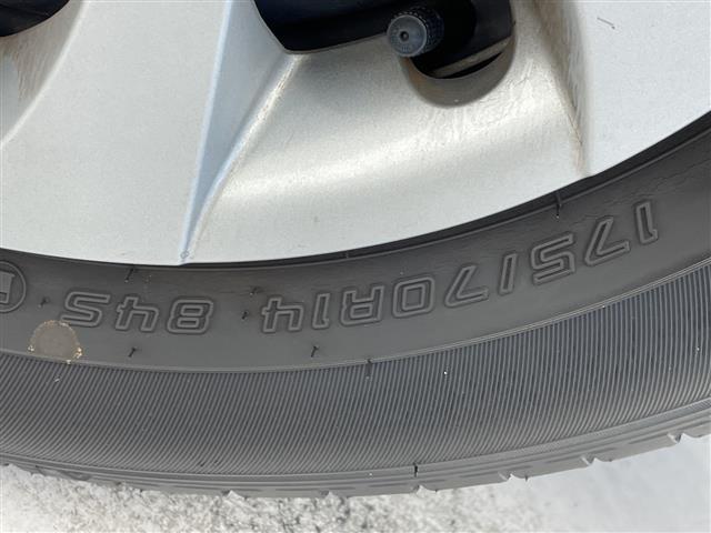 ヤリス Ｇ　トヨタセーフティセンス　純正８型ディスプレイオーディオナビ　ＣＤ　ＤＶＤ　Ｂｌｕｅｔｏｏｔｈ　バックカメラ　コーナーセンサー　ＬＥＤヘッドライト　レーンキープアシスト　オートマチックハイビーム（17枚目）