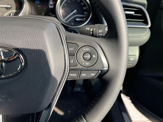 カムリ ＷＳレザーパッケージ　トヨタセーフティセンス　純正９型ナビ　全方位カメラ　サンルーフ　レーダークルーズコントロール　シートヒーター　フルセグ　Ｂｌｕｅｔｏｏｔｈ　パワーシート　コーナーセンサー　ブラインドスポットモニター（10枚目）