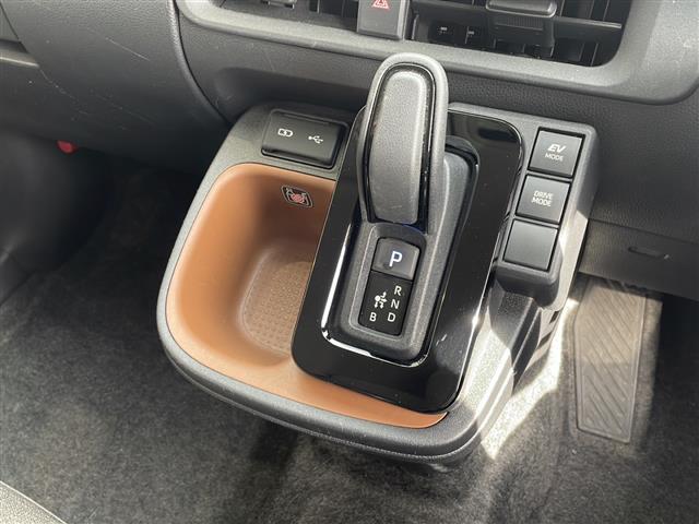 シエンタ ハイブリッドZ 衝突軽減システム 純正10.5型ディズプレイオーディオ ナビあり 全方位カメラ 両側パワースライドドア レーダークルーズコントロール シートヒーター ステアリングヒーター ブラインドスポットモニター(27枚目)