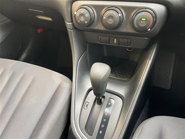 ヤリス Ｘ　純正ディスプレイオーディオ　ナビ機能なし　トヨタセーフティセンス　オートマチックハイビーム　レーンキープアシスト　横滑り防止装置　電動格納ミラー　リモコンキー　電動格納ミラー　パワーステアリング（28枚目）