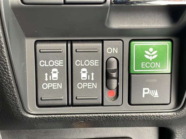 オデッセイハイブリッド e:HEVアブソルート・EX 純正10型ナビ フリップダウンモニター 全方位カメラ 両側パワースライドドア シートヒーター バックカメラ 電動リアゲート パワーシート コーナーセンサー 純正アルミホイール ETC2.0(7枚目)