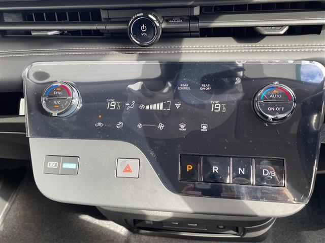 セレナ e-パワー ハイウェイスターV 登録済未使用車 プロパイロット緊急停止支援システム SOSコール 純正12.3型ディスプレイオーディオナビ 全方位カメラ 両側パワースライドドア レーダークルーズコントロール ハンズフリースライドドア(25枚目)