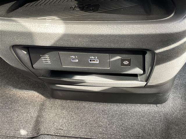 セレナ e-パワー ハイウェイスターV 登録済未使用車 プロパイロット緊急停止支援システム SOSコール 純正12.3型ディスプレイオーディオナビ 全方位カメラ 両側パワースライドドア レーダークルーズコントロール ハンズフリースライドドア(28枚目)