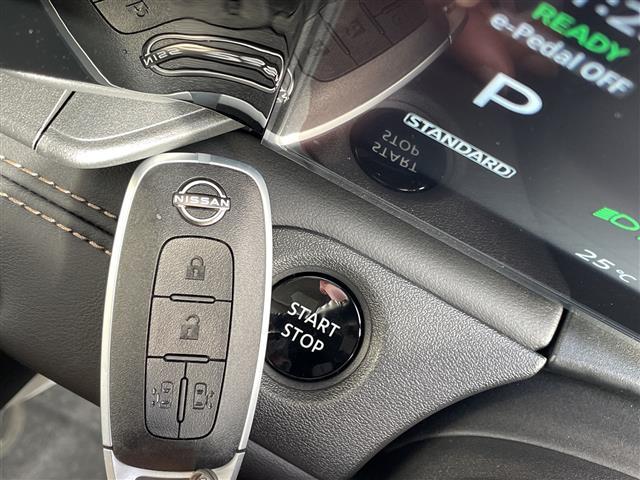 セレナ e-パワー ハイウェイスターV 登録済未使用車 プロパイロット緊急停止支援システム SOSコール 純正12.3型ディスプレイオーディオナビ 全方位カメラ 両側パワースライドドア レーダークルーズコントロール ハンズフリースライドドア(29枚目)