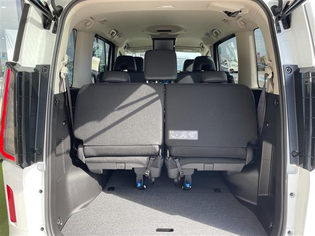 セレナ e-パワー ハイウェイスターV 登録済未使用車 プロパイロット緊急停止支援システム SOSコール 純正12.3型ディスプレイオーディオナビ 全方位カメラ 両側パワースライドドア レーダークルーズコントロール ハンズフリースライドドア(31枚目)