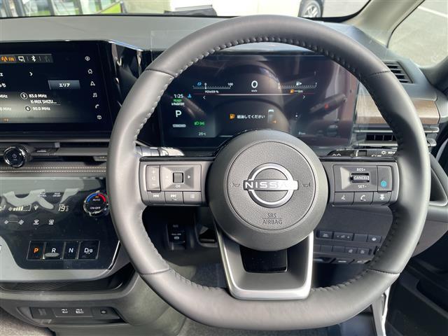 セレナ e-パワー ハイウェイスターV 登録済未使用車 プロパイロット緊急停止支援システム SOSコール 純正12.3型ディスプレイオーディオナビ 全方位カメラ 両側パワースライドドア レーダークルーズコントロール ハンズフリースライドドア(42枚目)