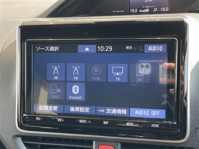 ノア Ｓｉ　ダブルバイビーＩＩＩ　トヨタセーフティセンス　純正９型ナビ　１２型フリップダウンモニター　両側パワースライドドア　バックカメラ　コーナーセンサー　純正アルミホイール　ＥＴＣ　ＬＥＤヘッドライトリアオートエアコン（5枚目）