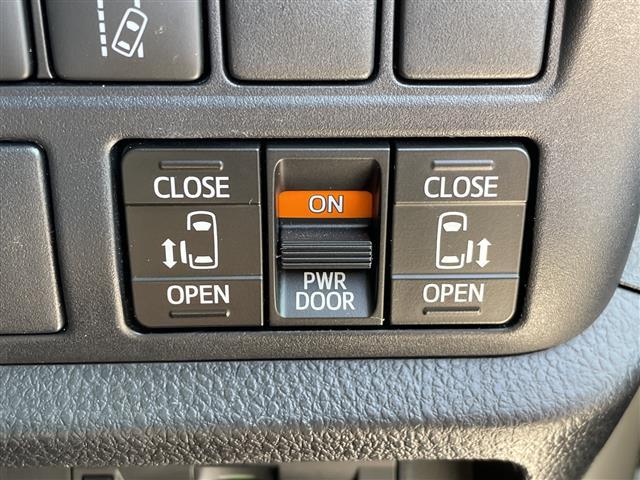 ノア Ｓｉ　ダブルバイビーＩＩＩ　トヨタセーフティセンス　純正９型ナビ　１２型フリップダウンモニター　両側パワースライドドア　バックカメラ　コーナーセンサー　純正アルミホイール　ＥＴＣ　ＬＥＤヘッドライトリアオートエアコン（8枚目）