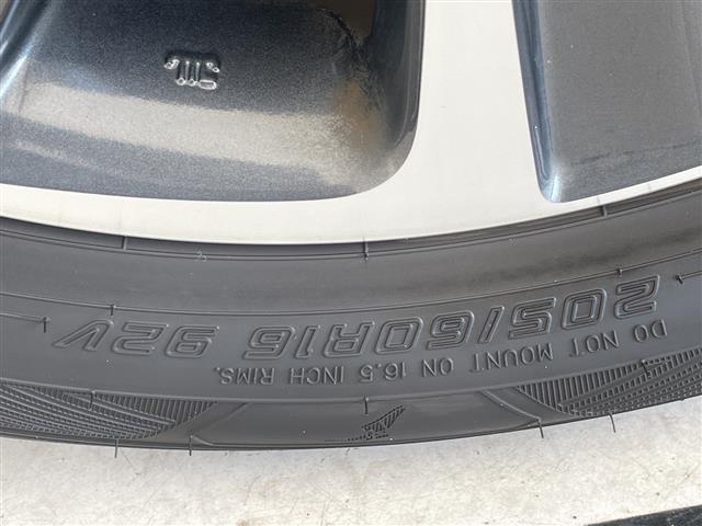 ノア Ｓｉ　ダブルバイビーＩＩＩ　トヨタセーフティセンス　純正９型ナビ　１２型フリップダウンモニター　両側パワースライドドア　バックカメラ　コーナーセンサー　純正アルミホイール　ＥＴＣ　ＬＥＤヘッドライトリアオートエアコン（17枚目）