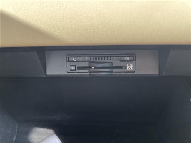 NX NX200t Iパッケージ 純正ナビ 全方位カメラ 三眼LEDヘッドライト 本革レザー レーダークルーズコントロール シートヒーター バックカメラ 電動リアゲート パワーシート コーナーセンサー ブラインドスポットモニター(10枚目)