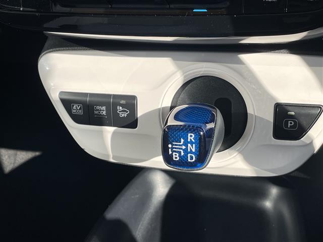 プリウス S 純正ナビ 純正アルミホイール ETC フルセグ CD DVD Bluetooth LEDヘッドライト ドライブレコーダー ステアリングスイッチ スマートキー プッシュスタート(8枚目)