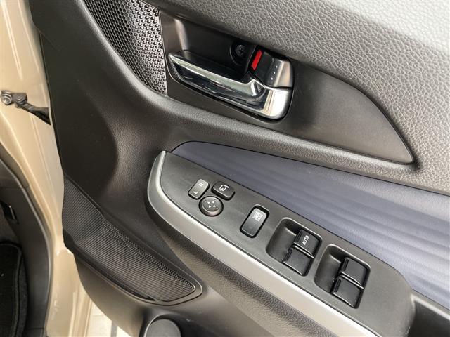 ソリオ ハイブリッドＭＺ　スズキセーフティサポート　８型ナビ　両側パワースライドドア　レーダークルーズコントロール　シートヒーター　バックカメラ　ヘッドアップディスプレイ　コーナーセンサー　純正アルミホイール　ＥＴＣ　ＬＥＤ（28枚目）