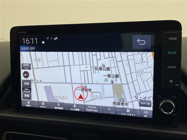 フリード ｅ：ＨＥＶクロスター　登録済未使用車　純正９型ディスプレイオーディオナビ　バックカメラ　両側パワースライドドア　シートヒーター　レーダークルーズコントロール　コーナーセンサー　純正アルミホイール　ルーフレール（3枚目）