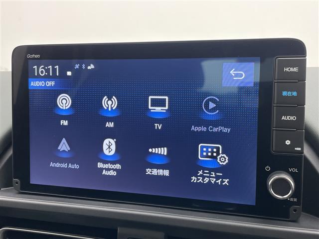 フリード ｅ：ＨＥＶクロスター　登録済未使用車　純正９型ディスプレイオーディオナビ　バックカメラ　両側パワースライドドア　シートヒーター　レーダークルーズコントロール　コーナーセンサー　純正アルミホイール　ルーフレール（5枚目）