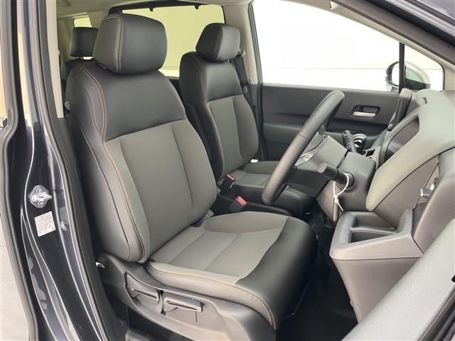 フリード ｅ：ＨＥＶクロスター　登録済未使用車　純正９型ディスプレイオーディオナビ　バックカメラ　両側パワースライドドア　シートヒーター　レーダークルーズコントロール　コーナーセンサー　純正アルミホイール　ルーフレール（14枚目）