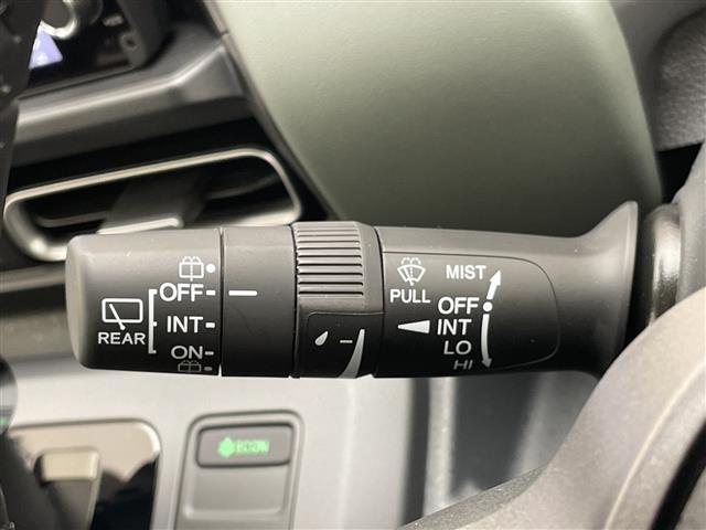 フリード ｅ：ＨＥＶクロスター　登録済未使用車　純正９型ディスプレイオーディオナビ　バックカメラ　両側パワースライドドア　シートヒーター　レーダークルーズコントロール　コーナーセンサー　純正アルミホイール　ルーフレール（21枚目）