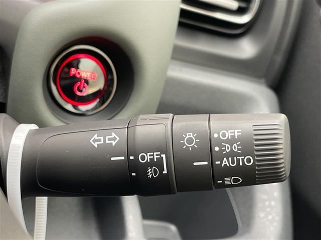 フリード ｅ：ＨＥＶクロスター　登録済未使用車　純正９型ディスプレイオーディオナビ　バックカメラ　両側パワースライドドア　シートヒーター　レーダークルーズコントロール　コーナーセンサー　純正アルミホイール　ルーフレール（23枚目）