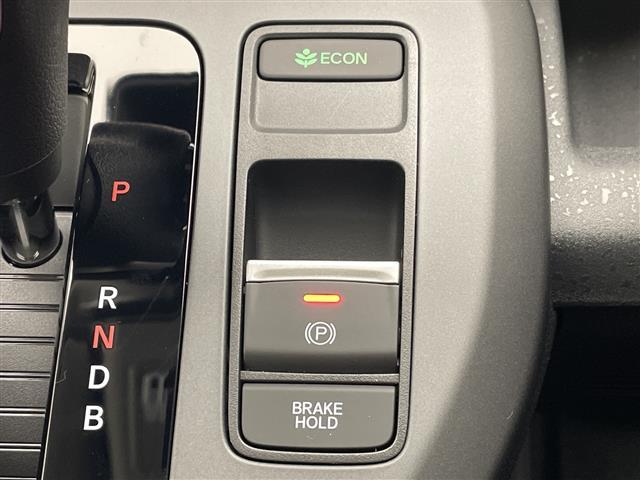 フリード ｅ：ＨＥＶクロスター　登録済未使用車　純正９型ディスプレイオーディオナビ　バックカメラ　両側パワースライドドア　シートヒーター　レーダークルーズコントロール　コーナーセンサー　純正アルミホイール　ルーフレール（26枚目）