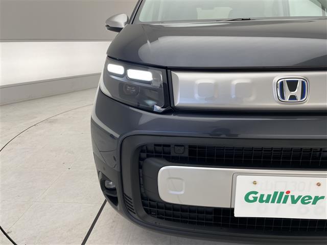 フリード ｅ：ＨＥＶクロスター　登録済未使用車　純正９型ディスプレイオーディオナビ　バックカメラ　両側パワースライドドア　シートヒーター　レーダークルーズコントロール　コーナーセンサー　純正アルミホイール　ルーフレール（37枚目）