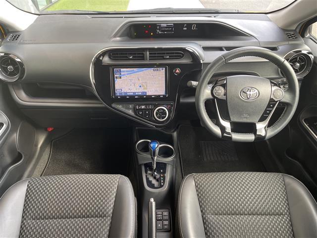 アクア クロスオーバー グラム トヨタセーフティセンス 純正9型ナビ バックカメラ シートヒーター ハーフレザーシート 純正アルミホイール 純正フロアマット ルーフレール LEDヘッドライト オートマチックハイビーム(2枚目)