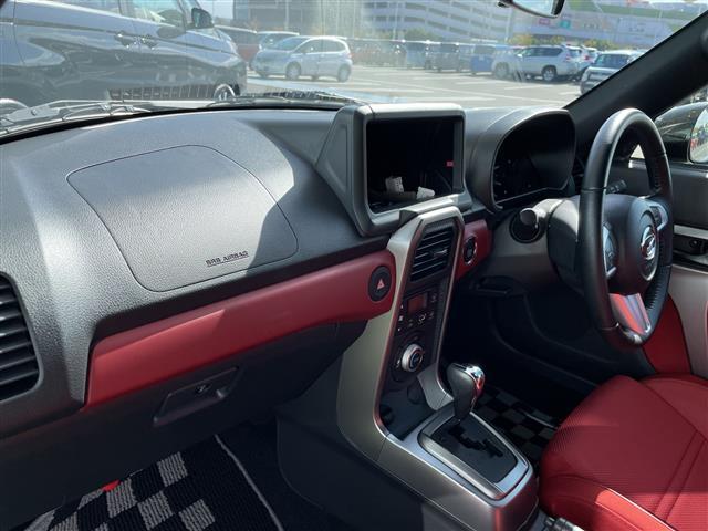 コペン ローブ シートヒーター 純正16インチアルミホイール アイドリングストップ オートエアコン 純正フロアマット ステアリングスイッチ スマートキー プッシュスタート パワーウィンドウ パワーステアリング(2枚目)