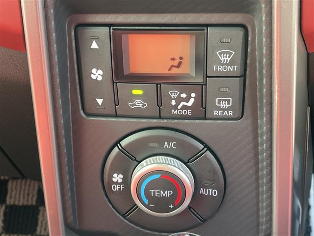 コペン ローブ シートヒーター 純正16インチアルミホイール アイドリングストップ オートエアコン 純正フロアマット ステアリングスイッチ スマートキー プッシュスタート パワーウィンドウ パワーステアリング(4枚目)