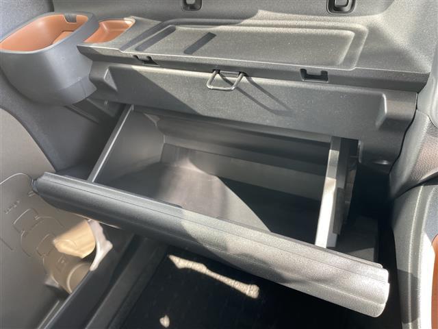 シエンタ ハイブリッドＺ　トヨタセーフティセンス　純正８型ディスプレイオーディオ　全方位カメラ　両側パワースライドドア　レーダークルーズコントロール　バックカメラ　コーナーセンサー　ブラインドスポットモニター（29枚目）