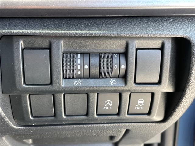 インプレッサスポーツ ２．０ｉ－Ｌアイサイト　ＳＤナビ　レーダークルーズコントロール　バックカメラ　純正アルミホイール　ＥＴＣ　ＬＥＤヘッドライト　パドルシフト　レーンキープアシスト　フルセグ　ＣＤ　ＤＶＤ　Ｂｌｕｅｔｏｏｔ　スマートキー（7枚目）