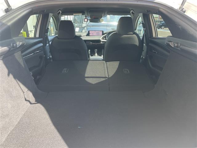 MAZDA3ファストバック 15Sツーリング 純正9機型ナビ 全方位カメラ レーダークルーズコントロール バックカメラ コーナーセンサー 純正18インチアルミホイール ブラインドスポットモニター LEDヘッドライト オートマチックハイビーム(16枚目)