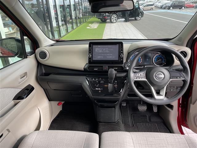 デイズ Ｘ　純正９型ナビ　アラウンドビューモニター　バックカメラ　コーナーセンサー　純正１４インチアルミホイール　ＬＥＤヘッドライト　オートライト　エマージェンシーブレーキ　スマートキー　プッシュスタート（2枚目）