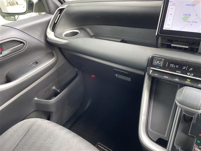 ノア Ｓ－Ｇ　トヨタセーフティセンス　純正１０．５型ディスプレイオーディオナビ　フリップダウンモニター　両側パワースライドドア　バックカメラ　レーダークルーズコントロール　シートヒーター　ブラインドスポットモニター（32枚目）