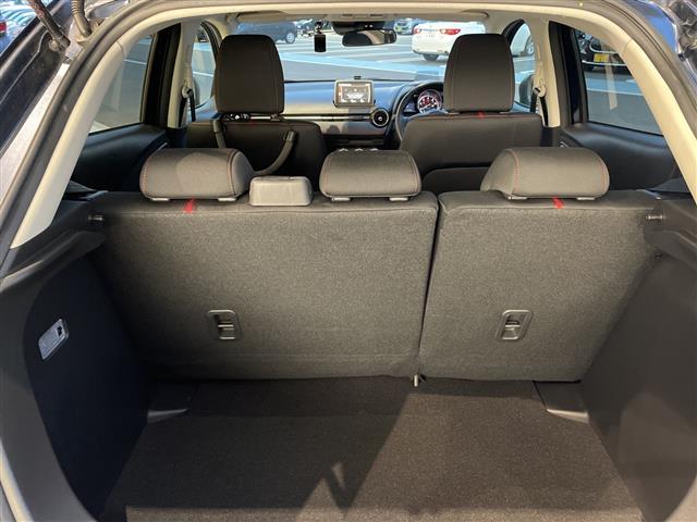 デミオ ＸＤツーリング　セーフティパッケージ　純正ナビ　バックカメラ　純正ＡＷ　ブラインドスポット　ＬＥＤヘッド　パドルシフト　レーンキープ　オートハイビーム　ドラレコ　衝突軽減　フルセグＴＶ　ＣＤ　ＤＶＤ　ＢＴ　スマートキ（15枚目）